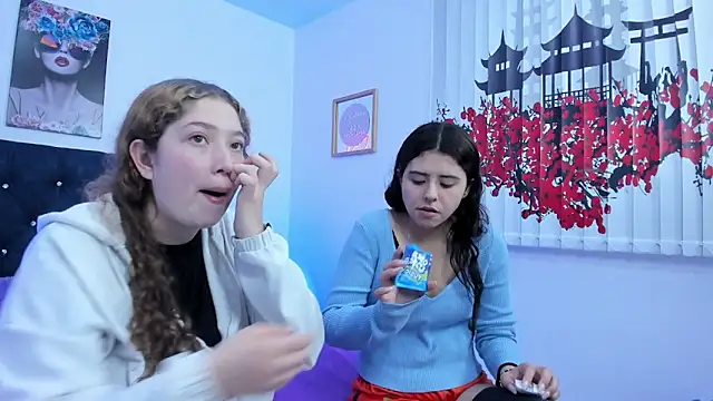 valeria and zoe online show from March 6, 5:20 pm