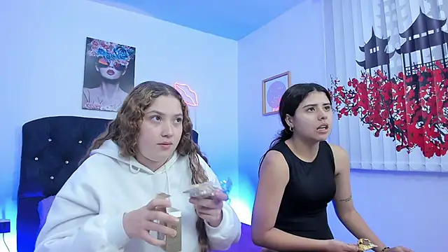 valeria and zoe online show from March 9, 1:37 pm