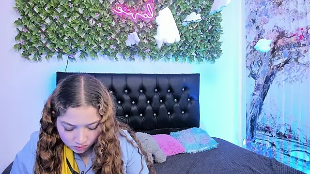 valeria and zoe online show from April 14, 2:34 pm