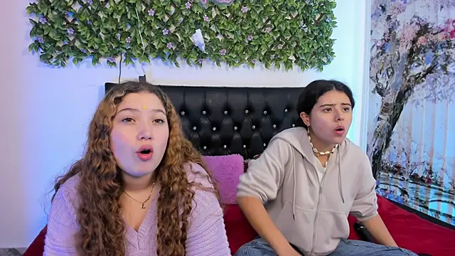 Snapshot of valeria_and_zoe chatting on April 30, 2:45 pm valeria and zoe online show from April 30, 2:45 pm