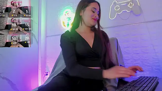  Macadamiia  online show from April 17, 12:30 pm