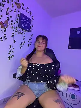 aurora bela online show from March 5, 11:45 pm