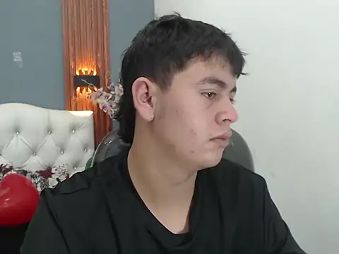 Thiago saenzz online show from March 1, 5:37 pm