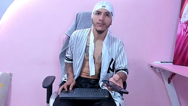 DanteLuxx online show from April 11, 6:18 am