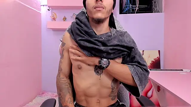 DanteLuxx online show from April 18, 4:49 am