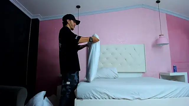 DanteLuxx online show from April 19, 4:01 am