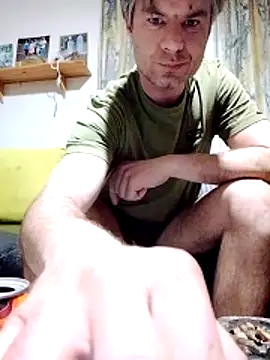 Hornybalkanmen12 online show from May 28, 6:38 pm