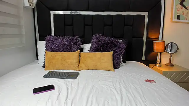 Tiana moon online show from April 8, 2:11 am