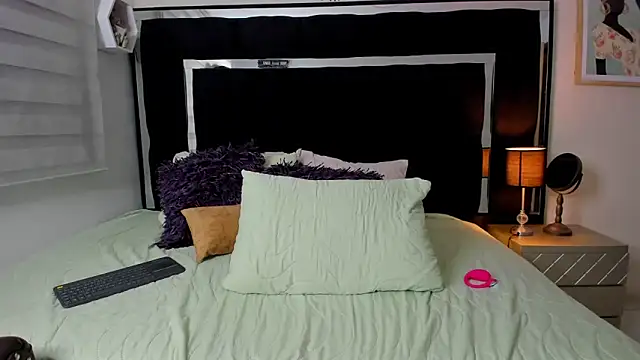 Tiana moon online show from May 15, 10:50 pm