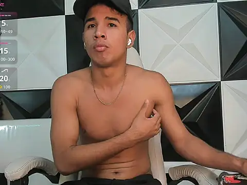 Snapshot of Damondark chatting on February 28, 2:18 pm Damondark online show from February 28, 2:18 pm