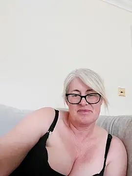 FlirtyFleur-x online show from April 28, 2:22 pm