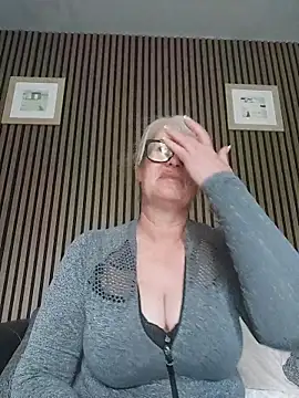 FlirtyFleur-x online show from May 21, 8:21 am