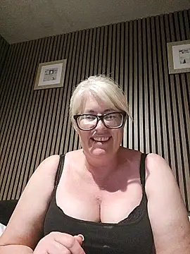 FlirtyFleur-x online show from May 24, 9:42 pm