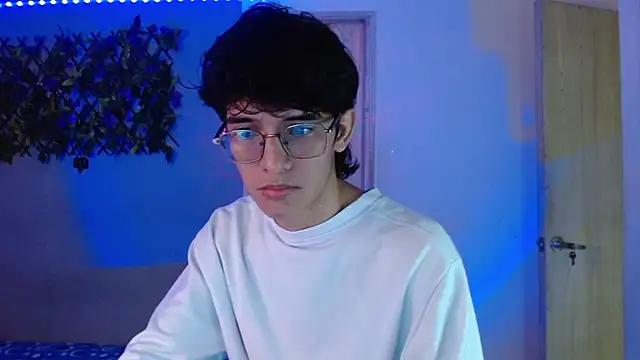 noah millerx online show from March 10, 4:06 am