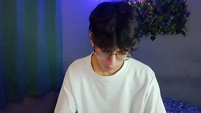 noah millerx online show from March 28, 3:39 am