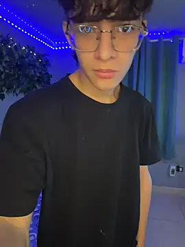 noah millerx online show from April 1, 5:08 am