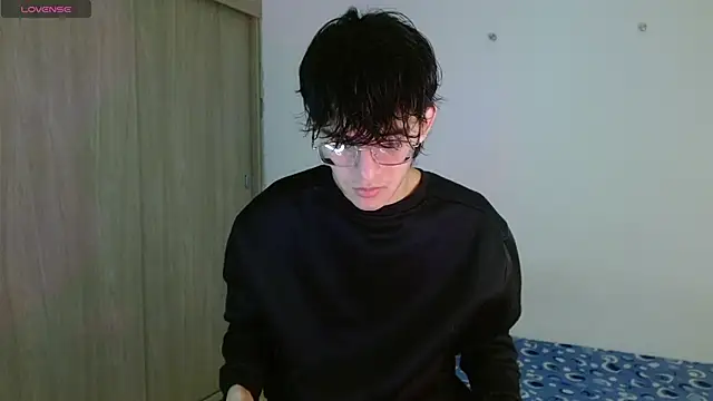 noah millerx online show from May 11, 4:18 am