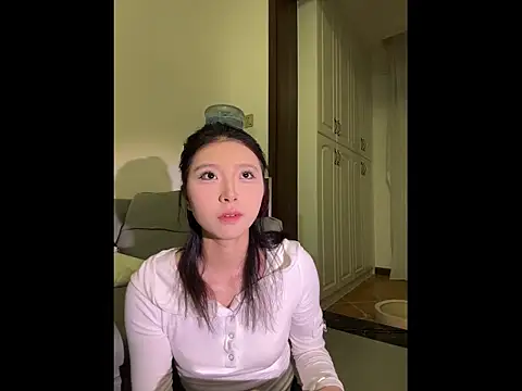 Y--F--LOVE online show from March 3, 12:55 pm