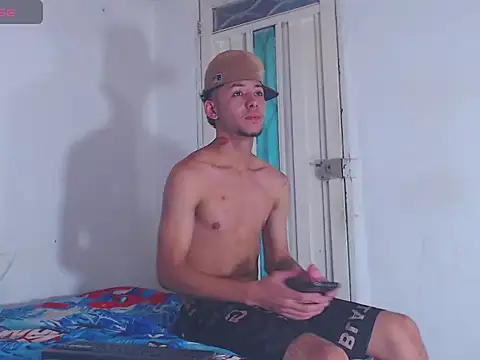 Snapshot of gabriel_reyes21 chatting on July 17, 11:09 pm gabriel reyes21 online show from July 17, 11:09 pm
