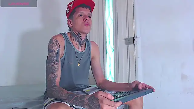Snapshot of gabriel_reyes21 chatting on August 4, 6:54 pm gabriel reyes21 online show from August 4, 6:54 pm