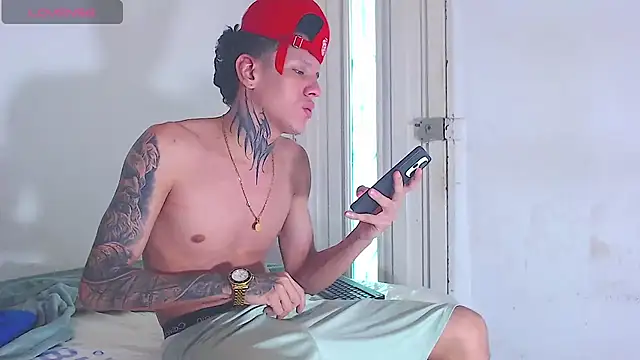 Snapshot of gabriel_reyes21 chatting on August 5, 6:22 pm gabriel reyes21 online show from August 5, 6:22 pm