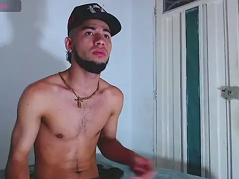 Snapshot of gabriel_reyes21 chatting on August 9, 2:57 am gabriel reyes21 online show from August 9, 2:57 am