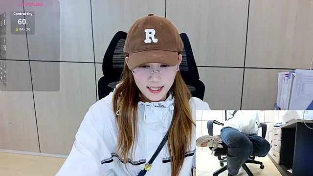 Snapshot of zhen-68 chatting on April 30, 12:44 pm zhen-68 online show from April 30, 12:44 pm