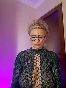 LunaBlaise online show from May 16, 6:32 am