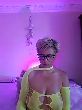 Snapshot of LunaBlaise chatting on June 22, 7:49 am LunaBlaise online show from June 22, 7:49 am