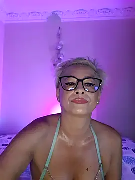 Snapshot of LunaBlaise chatting on July 14, 8:30 am LunaBlaise online show from July 14, 8:30 am