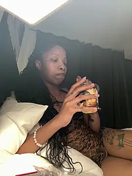 tinkyybae online show from March 4, 7:58 am