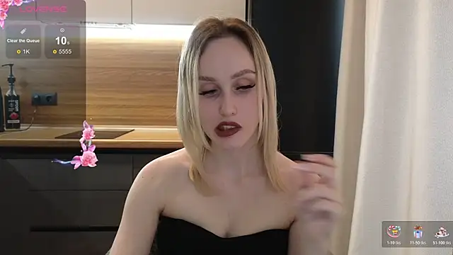 Snapshot of Bella_Villen chatting on May 6, 12:21 pm Bella Villen online show from May 6, 12:21 pm