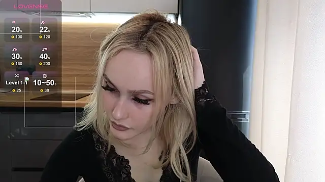 Snapshot of Bella_Villen chatting on May 25, 9:04 am Bella Villen online show from May 25, 9:04 am