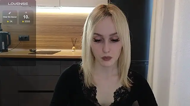 Snapshot of Bella_Villen chatting on June 3, 11:24 am Bella Villen online show from June 3, 11:24 am
