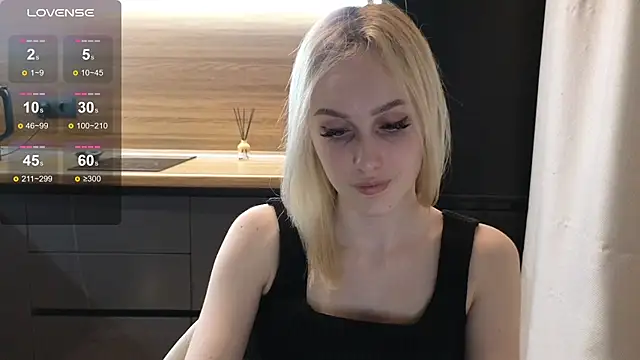 Snapshot of Bella_Villen chatting on June 3, 7:30 pm Bella Villen online show from June 3, 7:30 pm