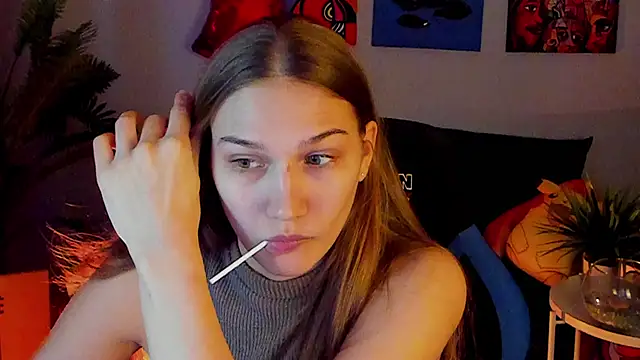Snapshot of Sweet_Emilya chatting on March 15, 3:23 am Sweet Emilya online show from March 15, 3:23 am