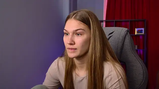 Snapshot of Sweet_Emilya chatting on March 23, 6:28 am Sweet Emilya online show from March 23, 6:28 am