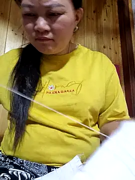Snapshot of phay79 chatting on May 7, 1:38 pm phay79 online show from May 7, 1:38 pm