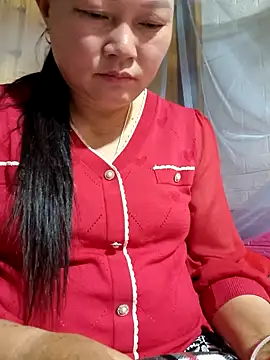 Snapshot of phay79 chatting on May 12, 1:41 pm phay79 online show from May 12, 1:41 pm