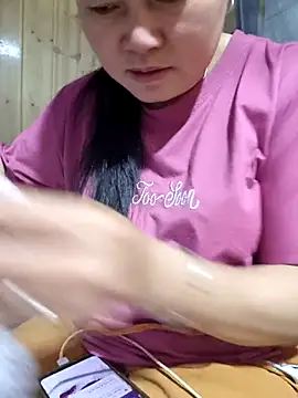 Snapshot of phay79 chatting on June 11, 12:32 am phay79 online show from June 11, 12:32 am