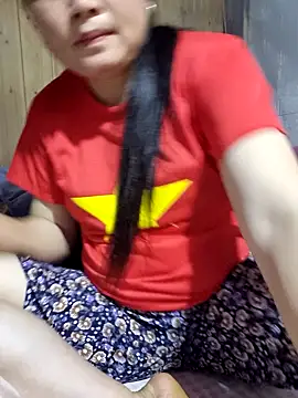 Snapshot of phay79 chatting on June 18, 9:47 am phay79 online show from June 18, 9:47 am