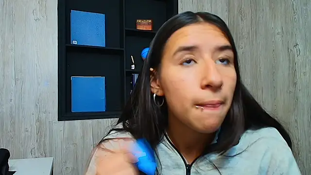 LilyRossi  online show from May 7, 12:54 pm