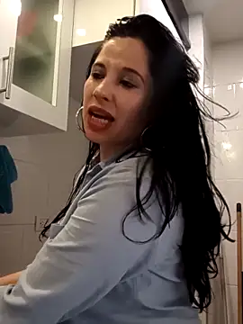 Snapshot of sirena_dorada29 chatting on March 3, 9:42 pm sirena dorada29 online show from March 3, 9:42 pm