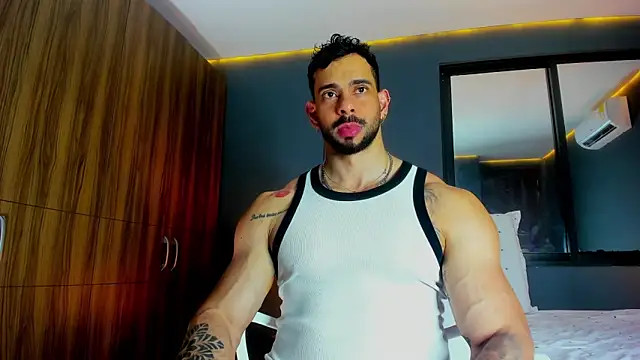 massimo visconti online show from April 8, 2:00 am