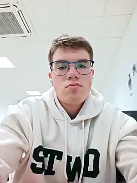 Snapshot of Alejandro27003 chatting on February 27, 10:26 am Alejandro27003 online show from February 27, 10:26 am