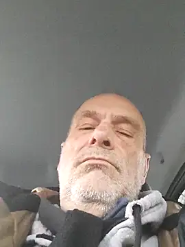 lui8181 online show from March 31, 5:57 pm