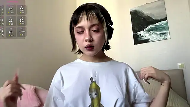 AueshaSimon online show from March 29, 5:07 am