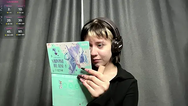 AueshaSimon online show from March 31, 5:08 am