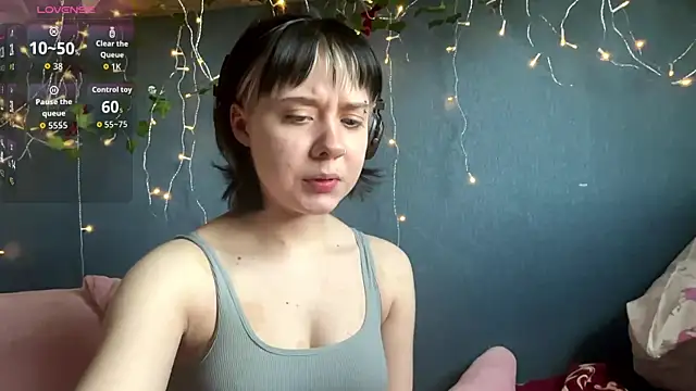 AueshaSimon online show from April 15, 5:14 am