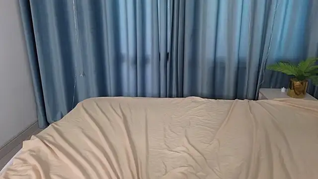 Snapshot of MollySally chatting on May 6, 4:08 am MollySally online show from May 6, 4:08 am